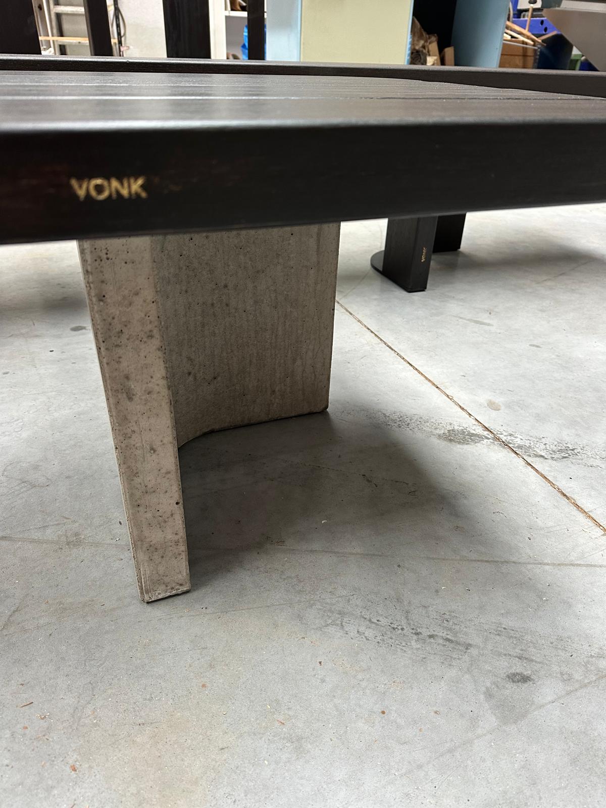 Vonk logo beton detail
